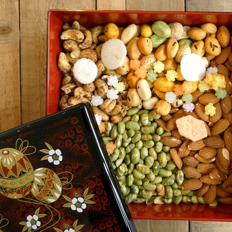 Revealing the contents of a fukiyose box