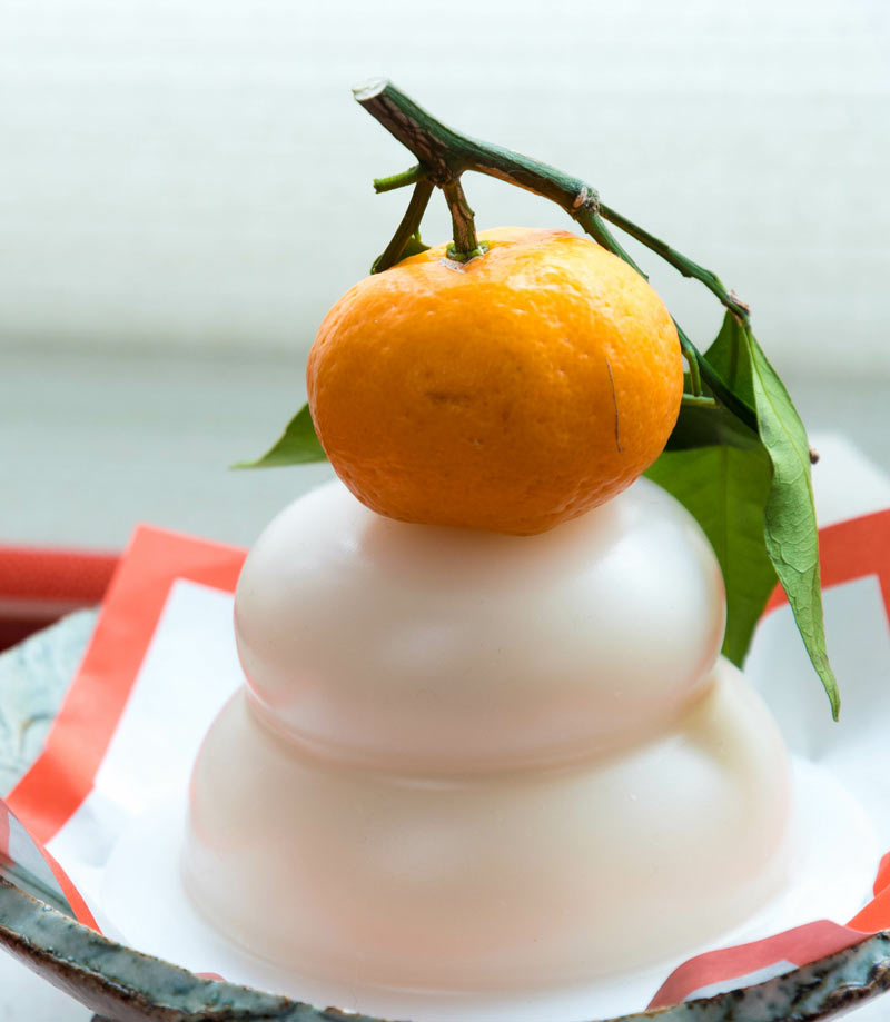 Kagami mochi in a New Year display at home