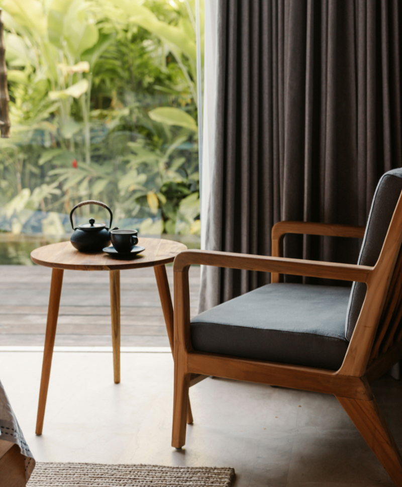 Mid-century furniture in a Japanese interior, photo by Christina Spoerer on Unsplash