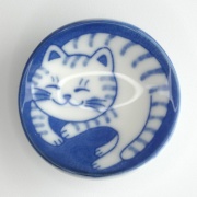 Nekochigura Relaxing Cats ceramic chopstick rest