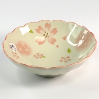 Hana Honoka Japanese shallow bowl with fluted sides and scalloped edge