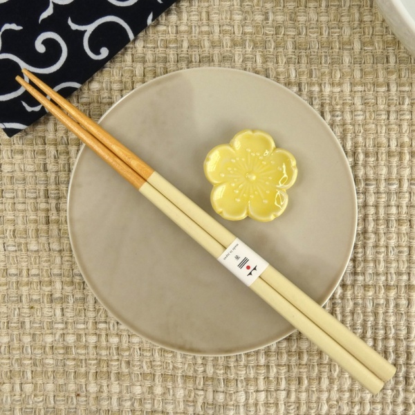 chopsticks-flower-rest-set-yellow-02