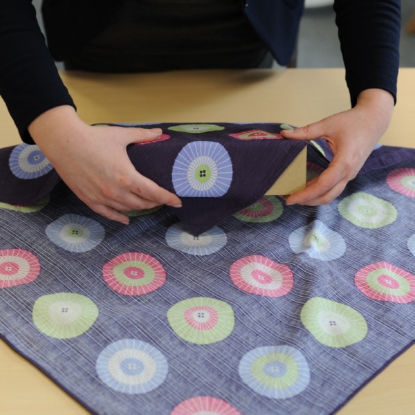 furoshiki-purple-parasols-12